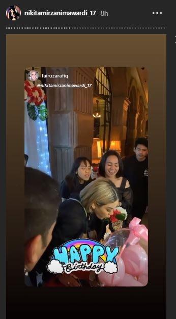 Momen ulang tahun Nikita Mirzani. (Instagram/@nikitamirzanimawardi_17)