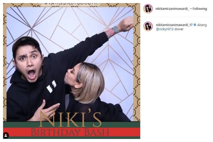 Momen ulang tahun Nikita Mirzani. (Instagram/@nikitamirzanimawardi_17)
