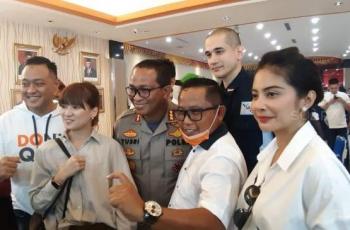 Heboh Wabah Virus Corona, Polisi Gandeng Artis Bagi-bagi Masker Gratis