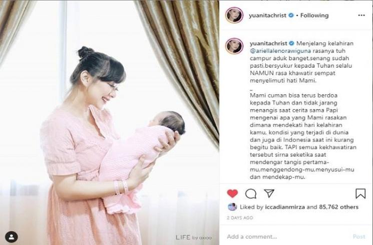 Yuanita Christiani momong anak (Instagram @yuanitachrist)