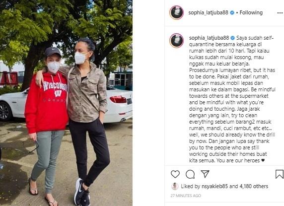 Sophia Latjuba ceritakan pengalaman isolasi diri bareng keluarga. [Instagram]