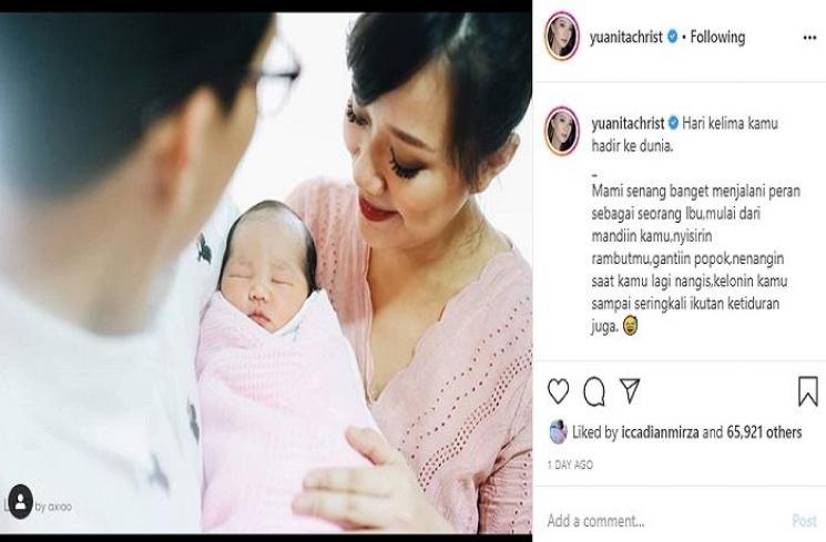 Yuanita Christiani momong anak (Instagram @yuanitachrist)