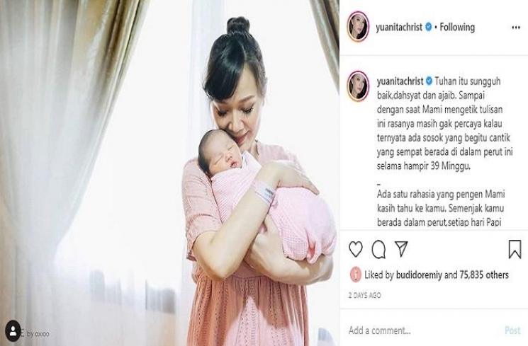 Yuanita Christiani momong anak (Instagram @yuanitachrist)