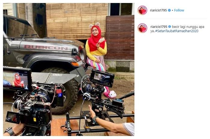 Ria Ricis syuting. (Instagram/@riaricis1795)
