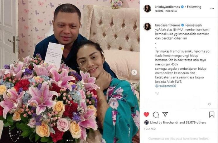 Krisdayanti rayakan ulang tahun di rumah (Instagram @krisdayantilemos)