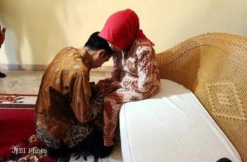 Istana Klarifikasi Kabar Ibunda Jokowi Meninggal Bukan Karena Corona