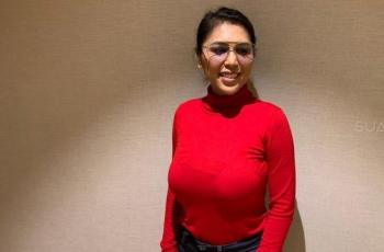 Blak-Blakan, 3 Artis Transgender Salat Tetap Pakai Sarung