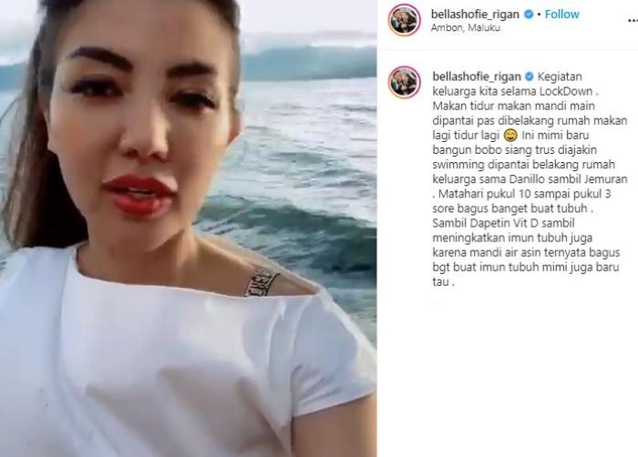 Bella Shofie berjemur di Pantai. (Instagram/@bellashofie_rigan)