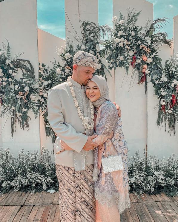 Kesha Ratuliu dan ayah. (Instagram/@kesharatuliu05)
