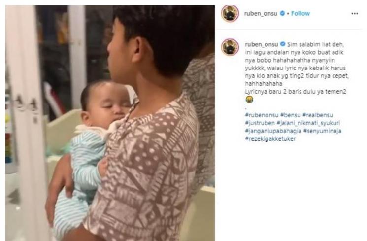 Cara unik Betrand Peto menidurkan Thania Putri Onsu. (Instagram/@ruben_onsu)