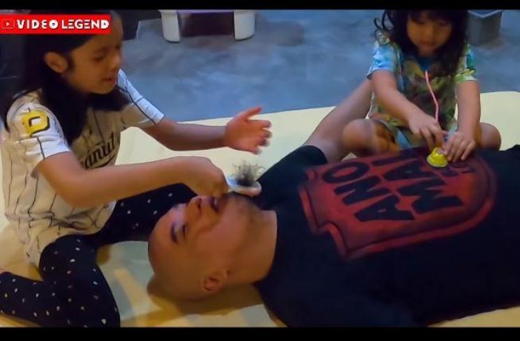 Ahmad Dhani main bareng anak-anaknya saat di rumah aja. (Youtube/VideoLegend)