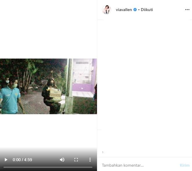 Via Vallen bagi-bagi sembako (Instagram/@viavallen)