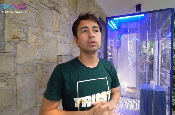 Nagita Slavina borong ruang disinfektan. (Youtube/RANSEntertainment)