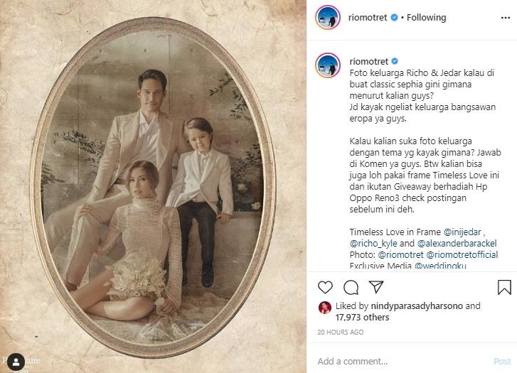 Foto Keluarga Jessica Iskanda dan Richard Kyle Diedit Rio Motret. (Instagram/@riomotret)