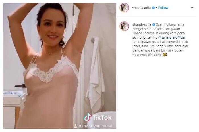 Ketiak mulus Shandy Aulia. (Instagram/@shandyaulia)
