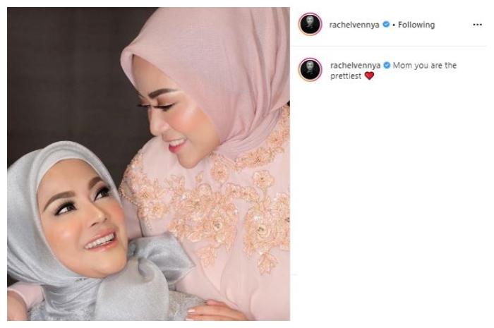 Rachel Vennya dan ibundanya. (Instagram/@rachelvennya)