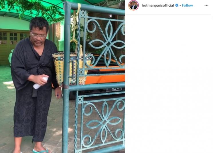 Gaya busana Hotman Paris (Instagram/@hotmanparisofficial)