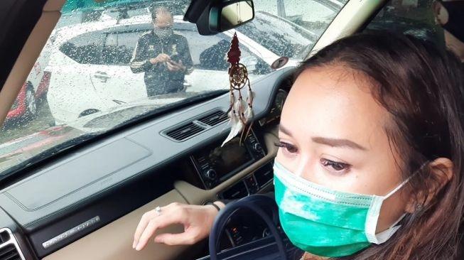 Aura Kasih usai ibadah pelepasan jenazah Glenn Fredly [MataMata.com/Ismail]