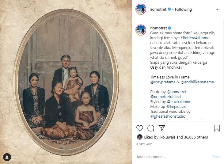 Foto Keluarga Ussy Sulistiawaty dan Andhika Pratama Bergaya Klasik. (Instagram/@riomotret)