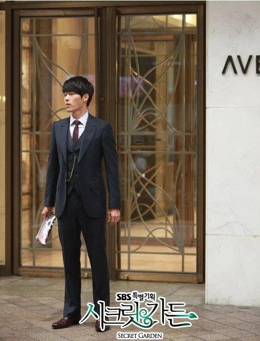 Hyun Bin (Koreaboo)