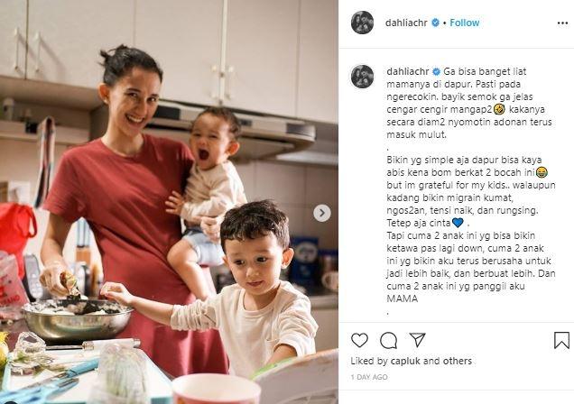 Dahlia Poland hamil anak ketiga. (Instagram/@dahliachr)
