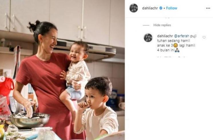 Dahlia Poland hamil anak ketiga. (Instagram/@dahliachr)