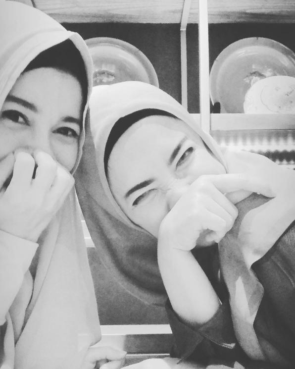 Tia Ivanka bersama Jihan Fahira. [Instagram/@tiaivankka]
