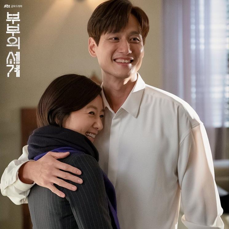 Kim Hee Ae di The World of The Married (Instagram/@jtbcdrama)