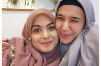 Jadi Mak Comblang, 5 Potret Kompak Dhini Aminarti dan Vebby Palwinta