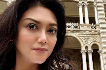 Model Sanggul Dinyinyir, 5 Gaya Formal Bella Saphira yang Anggun Paripurna!