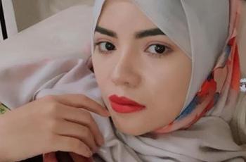 Biasa Tampil Seksi, Dinar Candy Berhijab demi Pacarnya