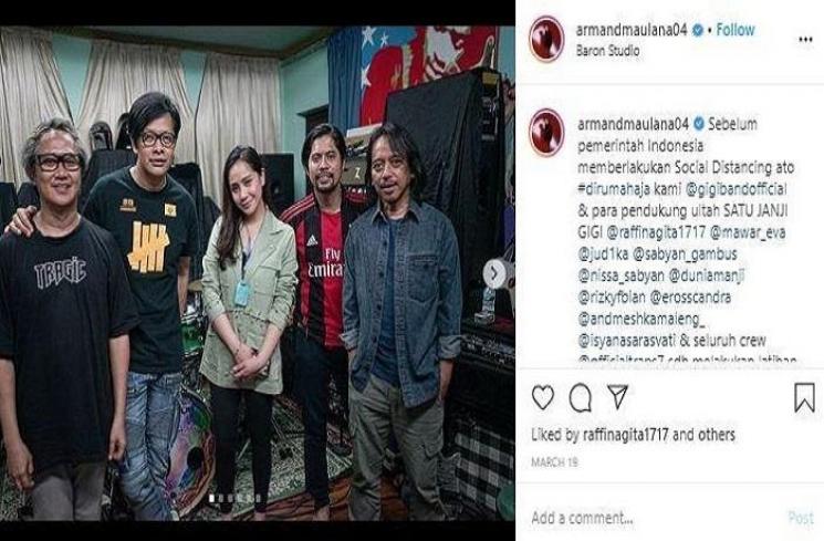 Artis pakai kalung antivirus. (Instagram/@armandmaulana34)