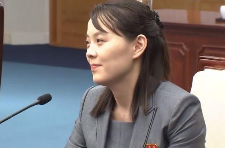 Gaya busana Kim Yo Jong. (Youtube/KoreaNow)