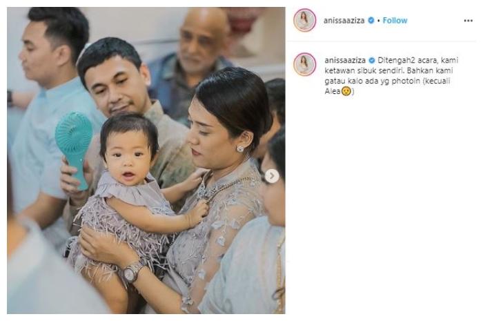 Potret kompak Raditya Dika sekeluarga. (Instagram/@anissaaziza)