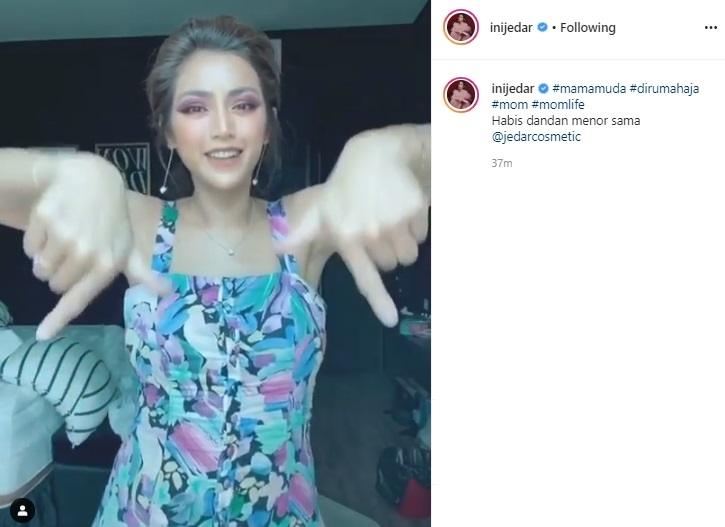 Jessica Iskandar goyang mama muda. (Instagram/@inijedar)