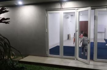 Rumah mewah Dewi Sandra. (Youtube/TheSungkarsFamily)