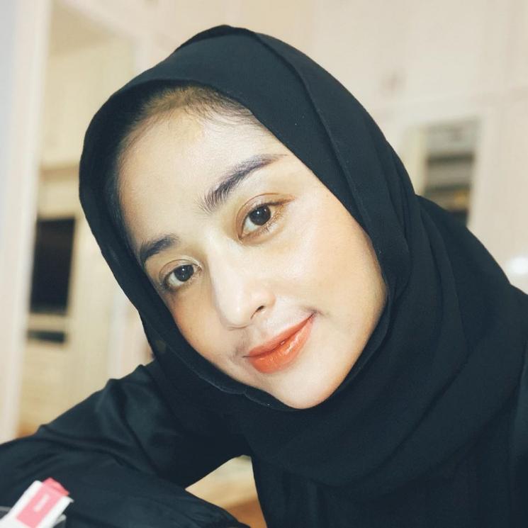 Dewi Perssik (Instagram @dewiperssikreal)
