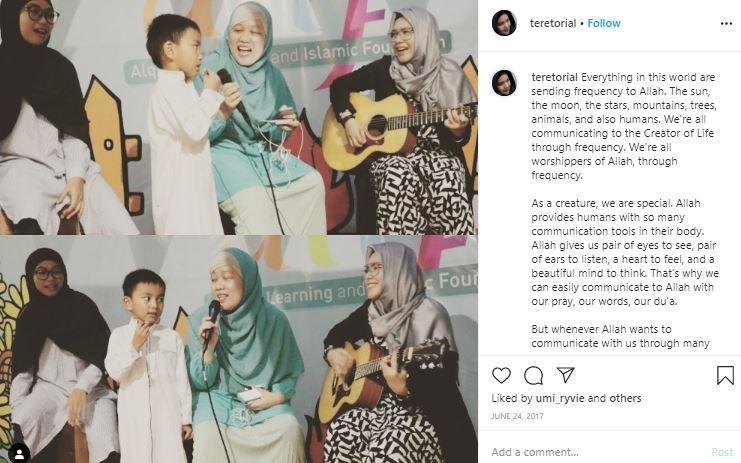 Potret Tere dengan hijab syari yang bikin pangling. (Instagram/@teretorial)