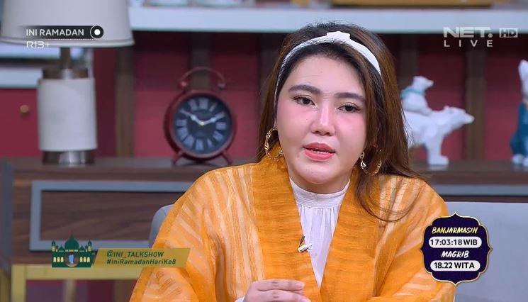 Via Vallen blak-blakan cerita sempat ingin bunuh diri. (Youtube/IniTalkShow)