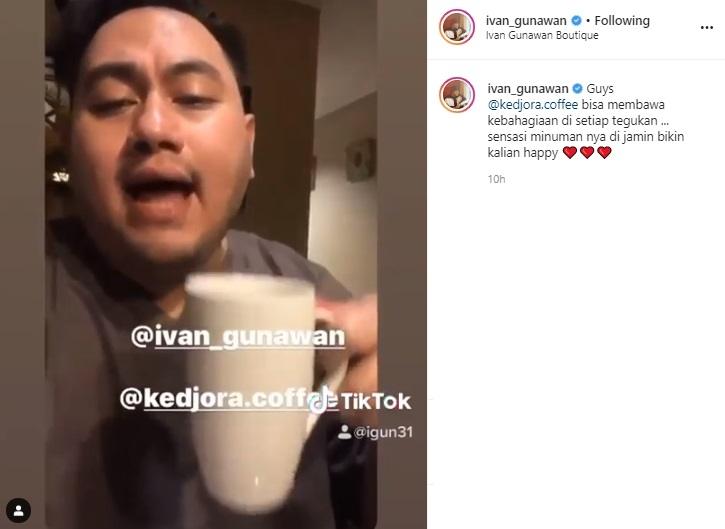 Aksi Nassar promosikan kopi Ivan Gunawan. (Instagram/@ivan_gunawan)