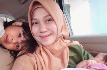 Dinikahi Ustaz Guntur Bumi, 5 Potret Puput Melati Kini Momong Lima Anak