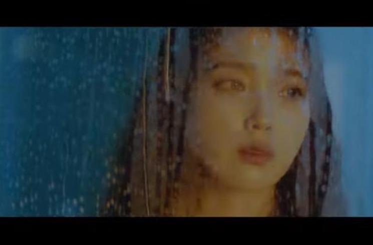 Penyanyi IU di Lagu Eight (YouTube)