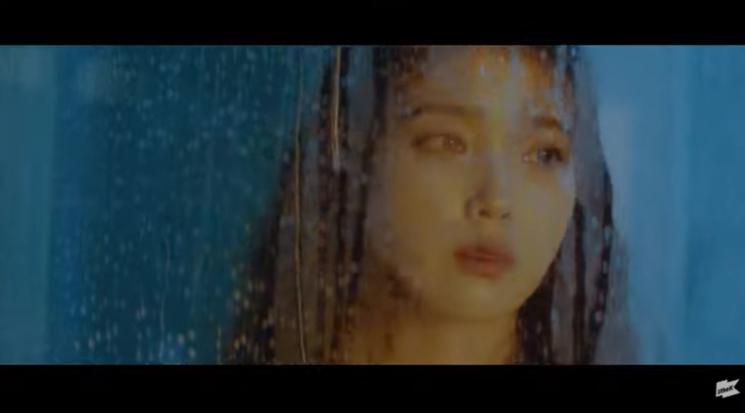Penyanyi IU di Lagu Eight (YouTube)