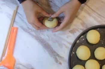 Resep artis donat kentang ala Shireen Sungkar. (Youtube/TheSungkarsFamily)