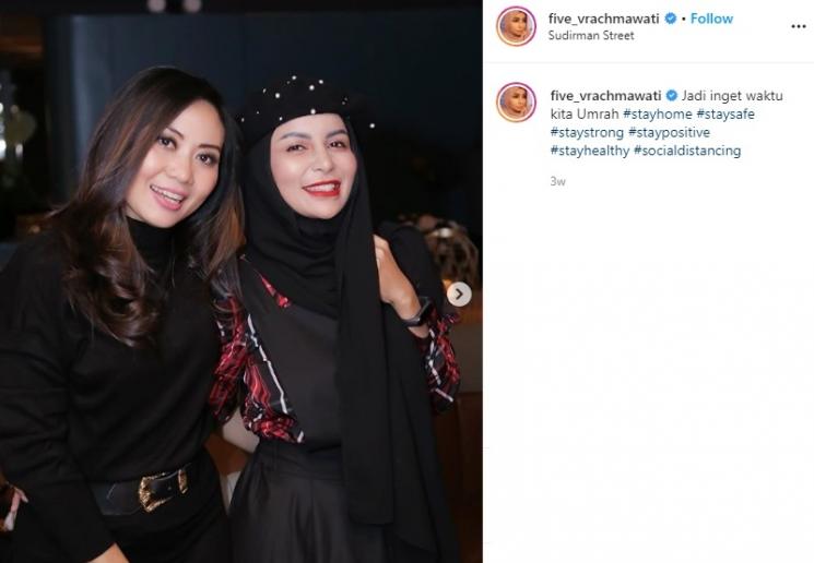 Five Vi berhijab. (Instagram/@five_vrachmawati)