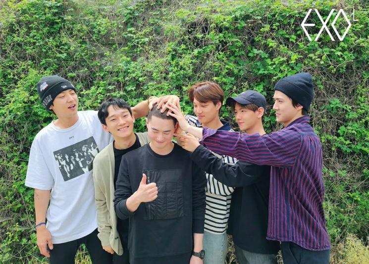 Suho EXO wamil (Soompi)