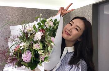 Di Usia 45 Tahun, Choi Ji Woo Melahirkan Buah Hati Pertama