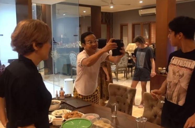 Momen Al El Dul buka bersama Maia Estianty. (Youtube/ElRumi)