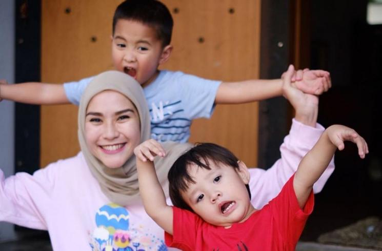 Zaskia Adya Mecca bersama Bhre Kata dan Bhai Kaba.(Instagram/@zaskiadyamecca)