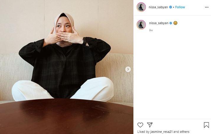 OOTD hijab ala Nissa Sabyan. (Instagram/@nissa_sabyan)